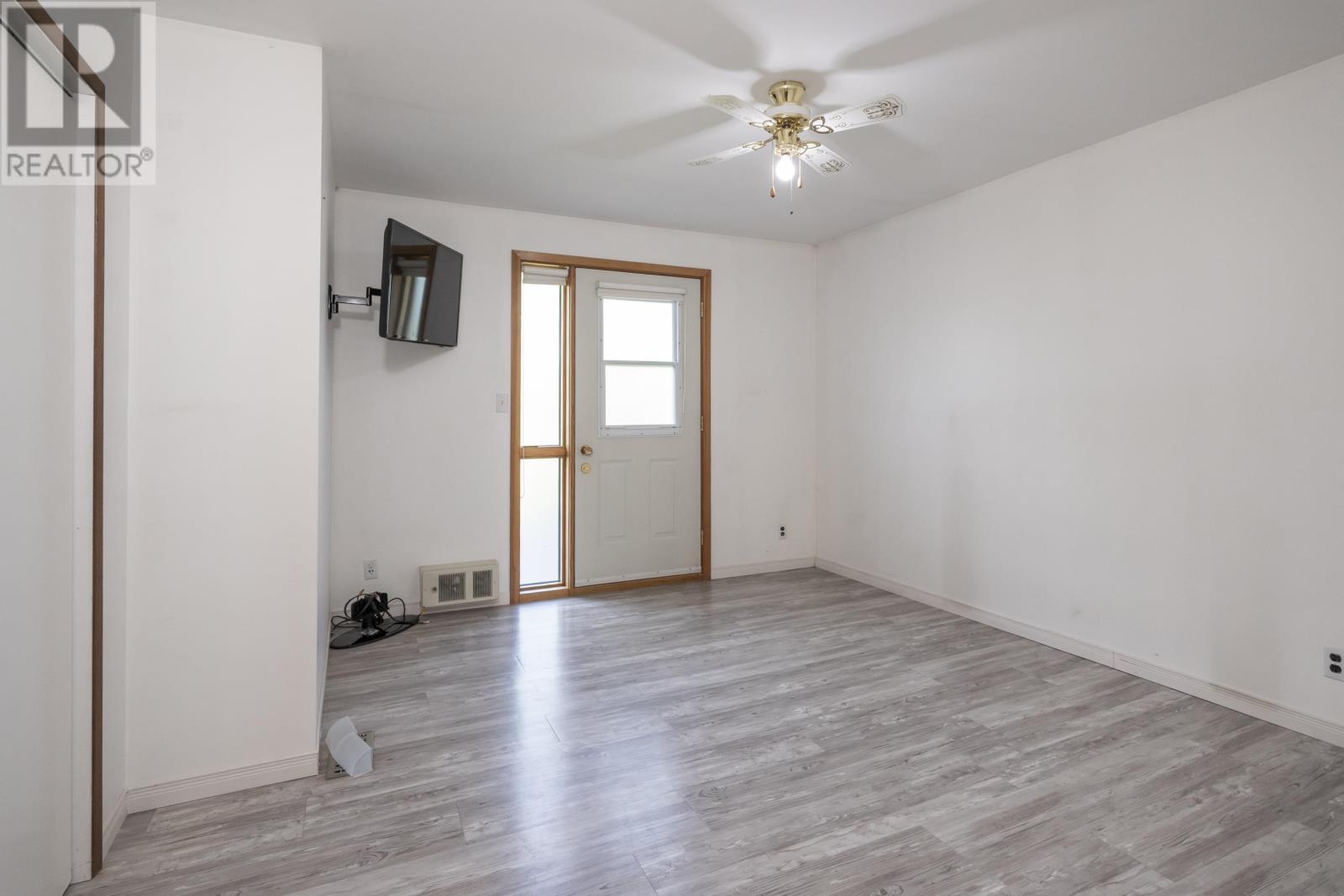 169 Centre RD - 22