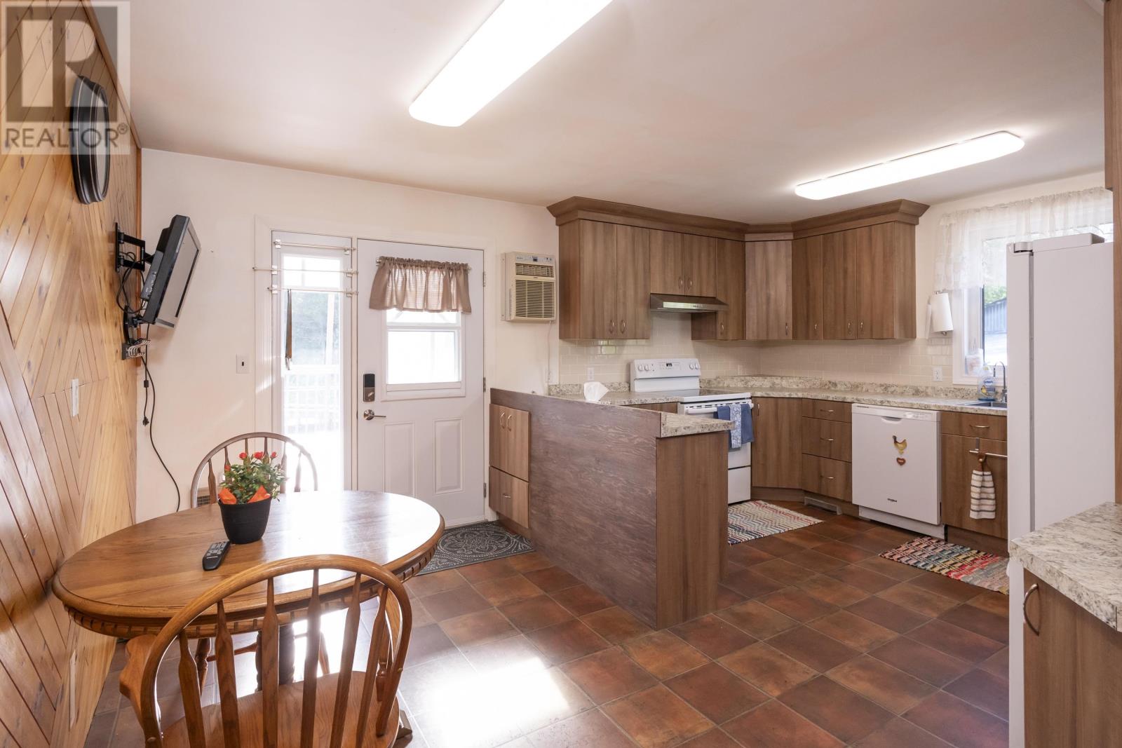 169 Centre RD - 17