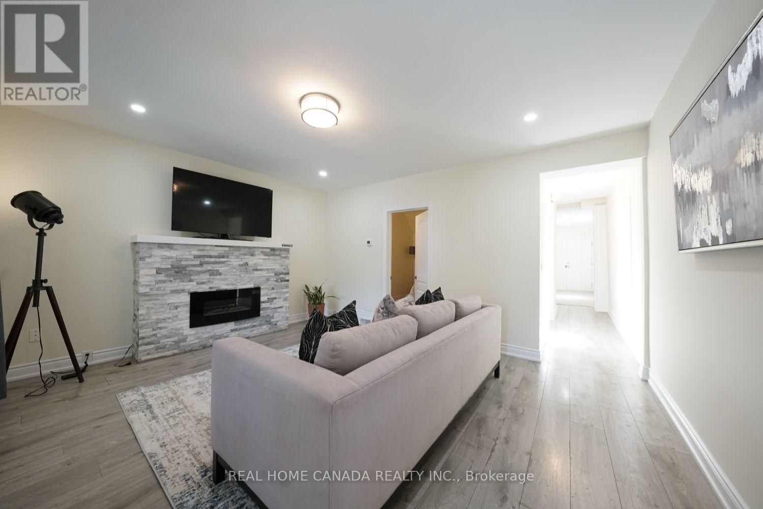 5262 KITCHENER STREET - 5