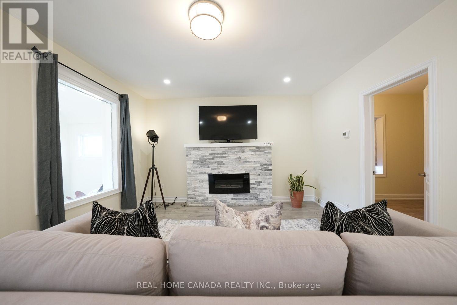 5262 KITCHENER STREET - 6
