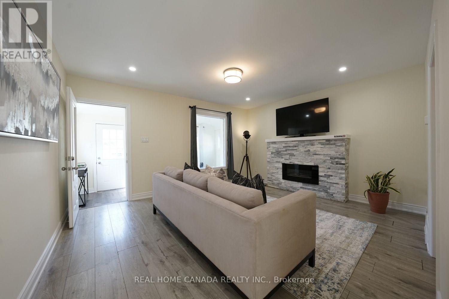 5262 KITCHENER STREET - 7
