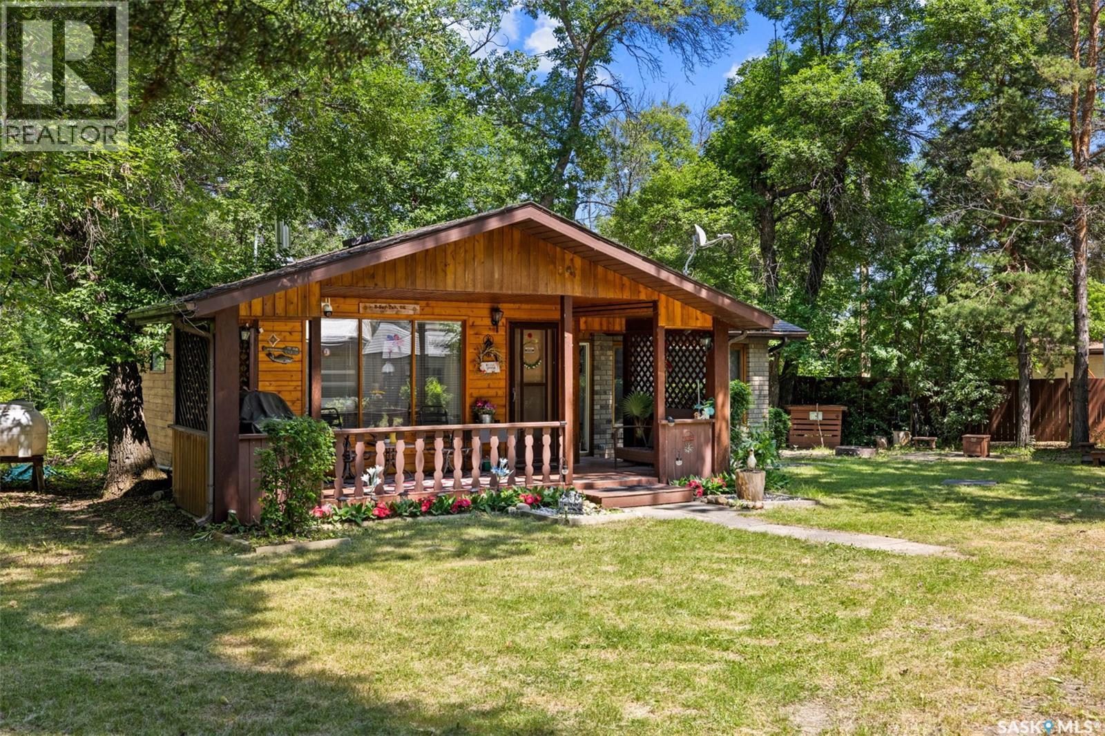 31 F-2 Smales CRESCENT - Image 2