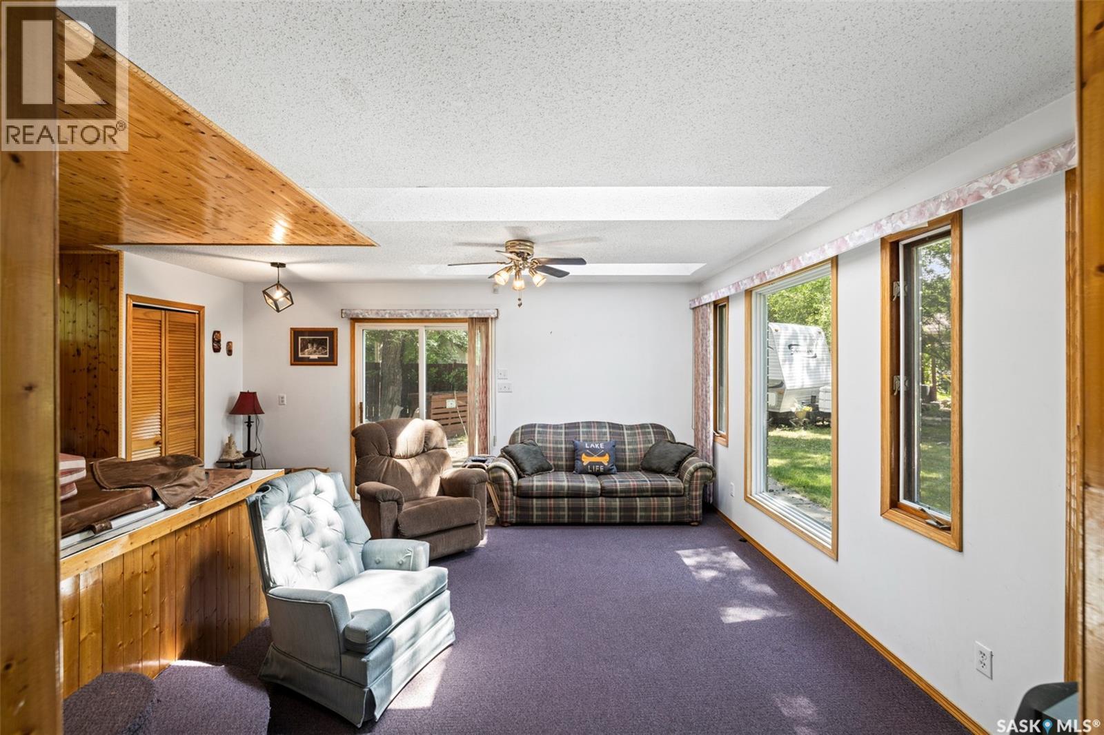 31 F-2 Smales CRESCENT - Image 3