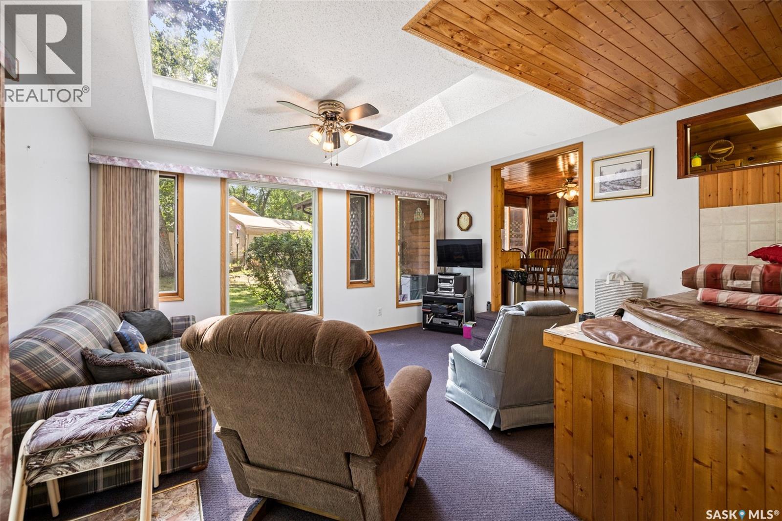 31 F-2 Smales CRESCENT - Image 5