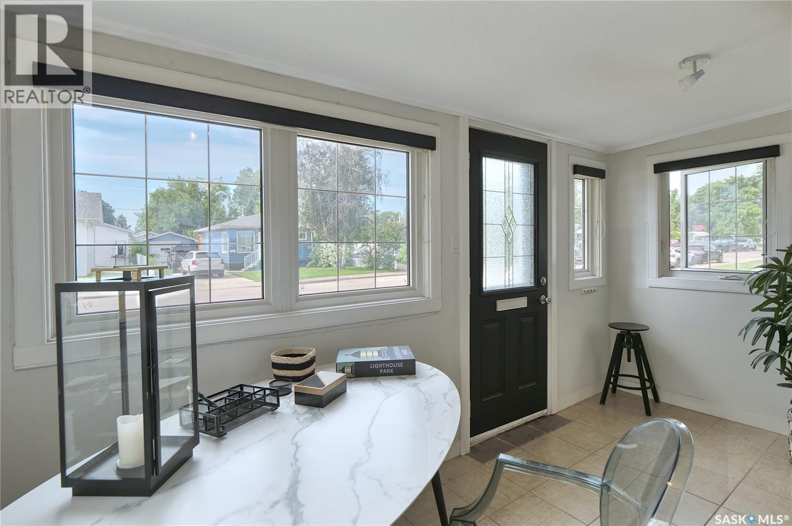 924 Hall STREET W - 3