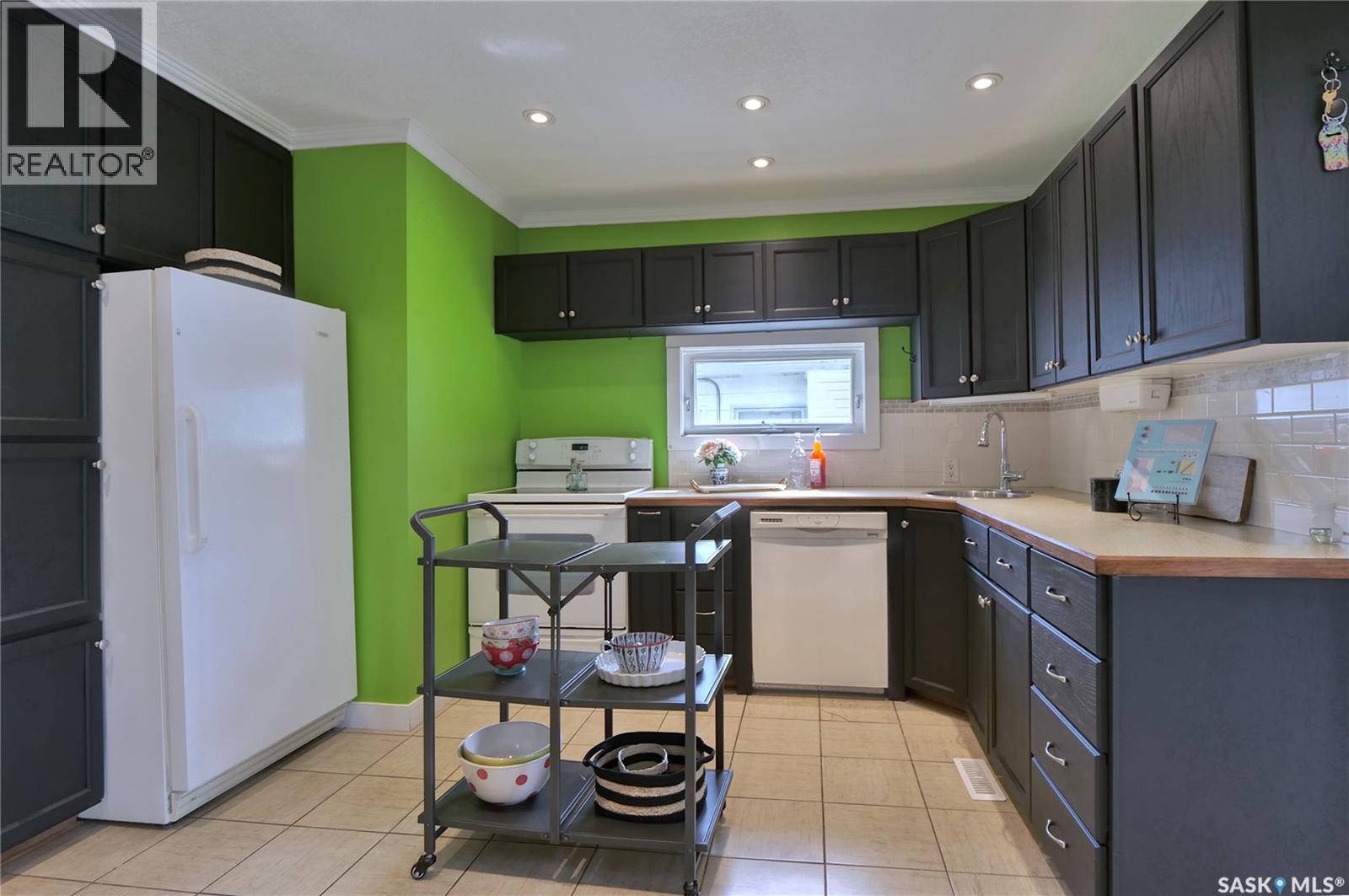 924 Hall STREET W - 6