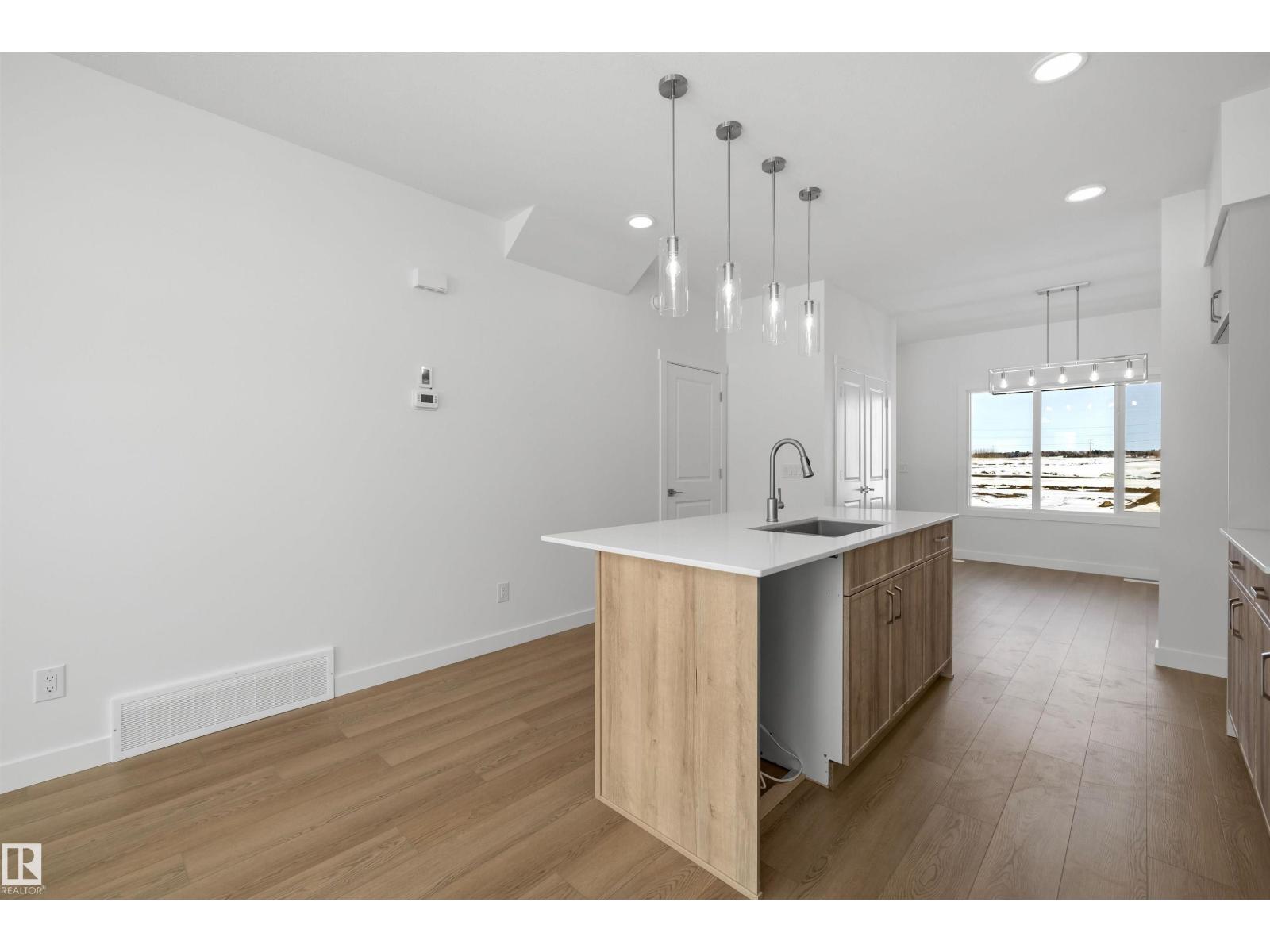 604 176 AV NE - 10