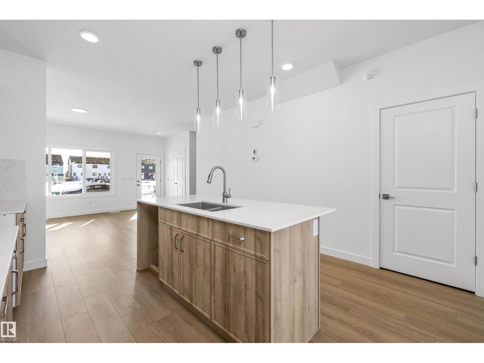 604 176 AV NE - 12