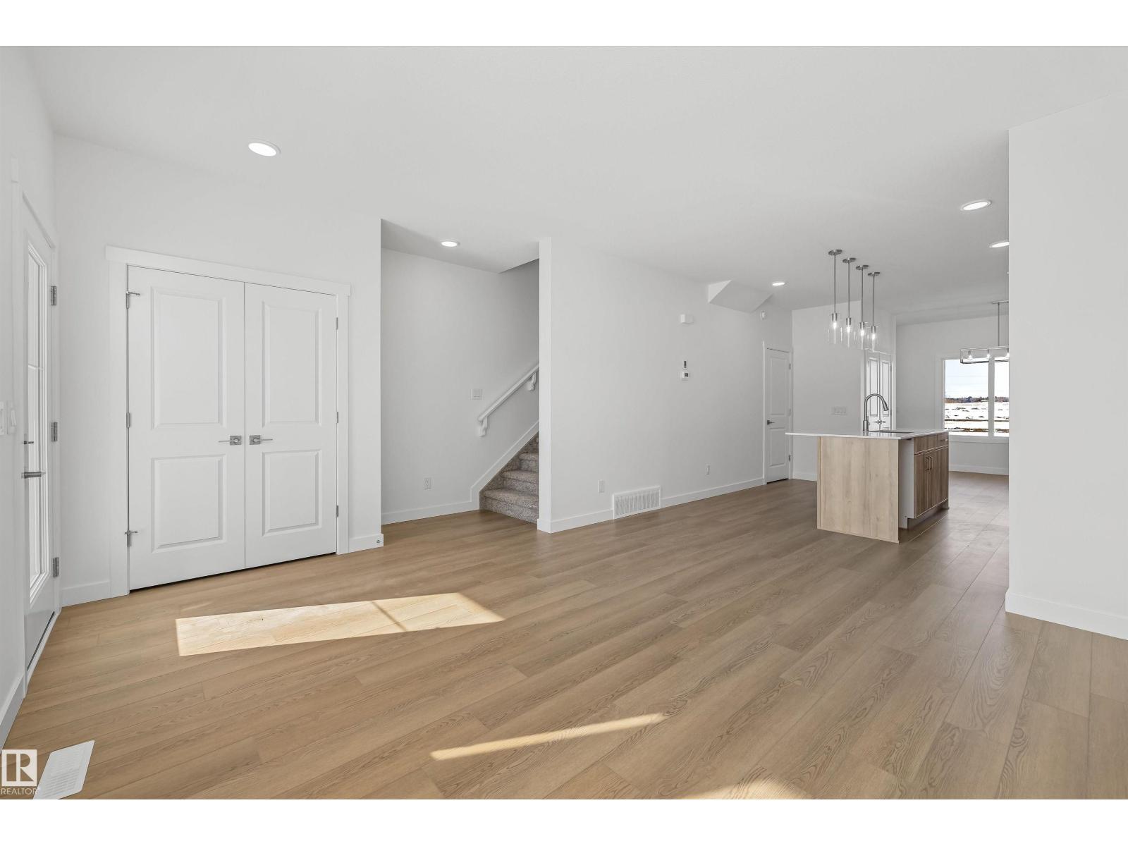 604 176 AV NE - 4