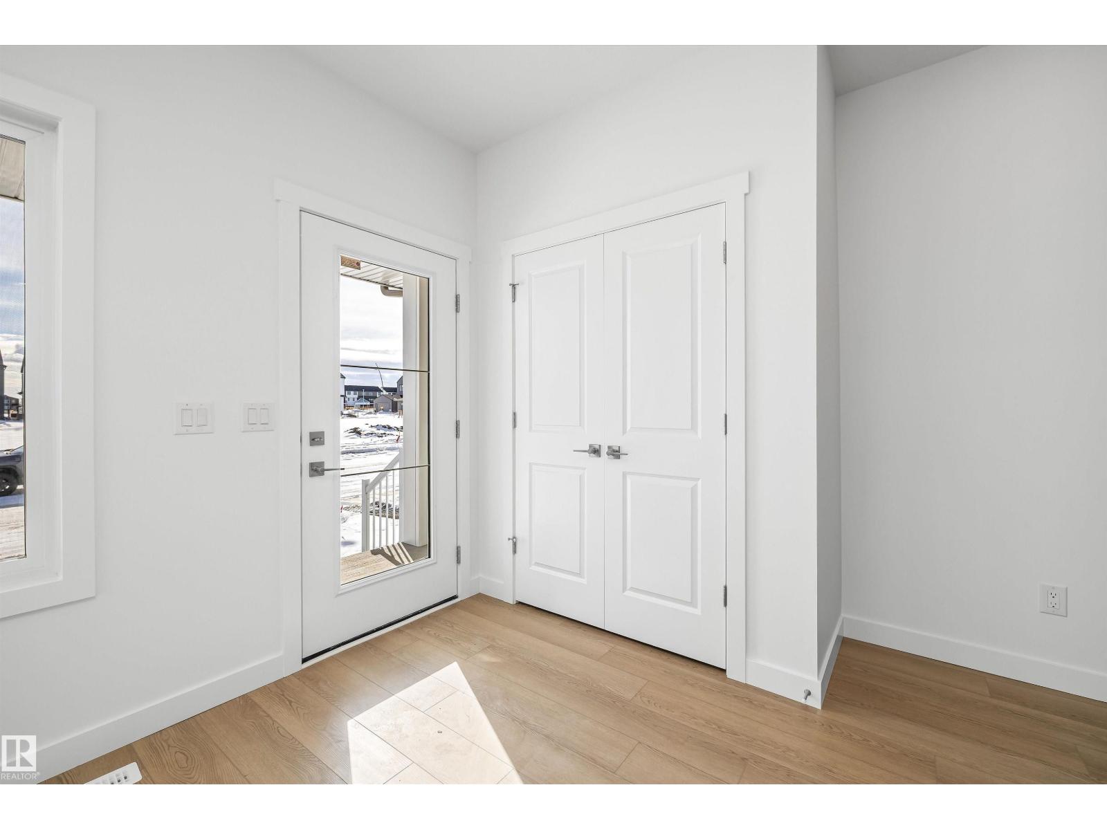 604 176 AV NE - 2