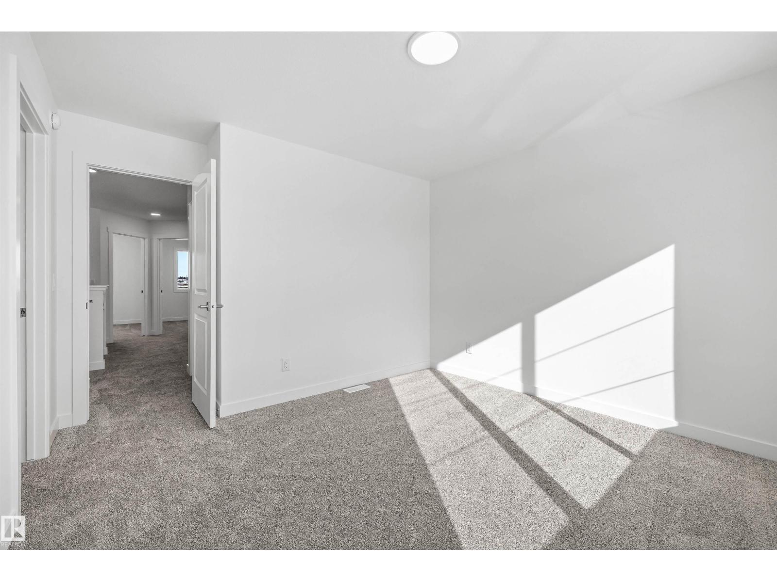 604 176 AV NE - 32