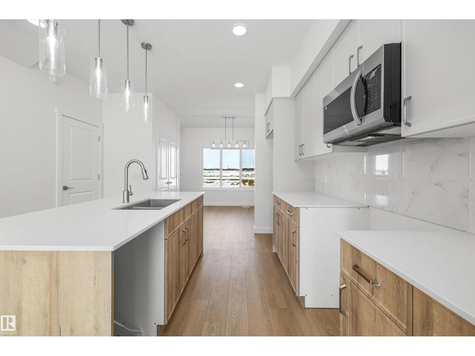 604 176 AV NE - 11