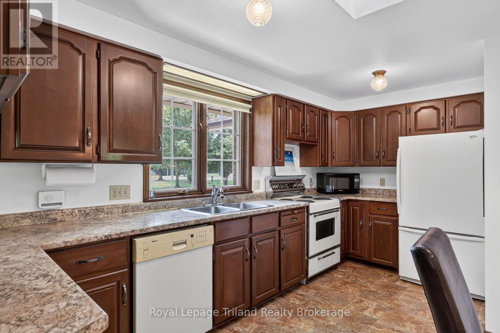 5488 COBBLE HILLS ROAD - 16