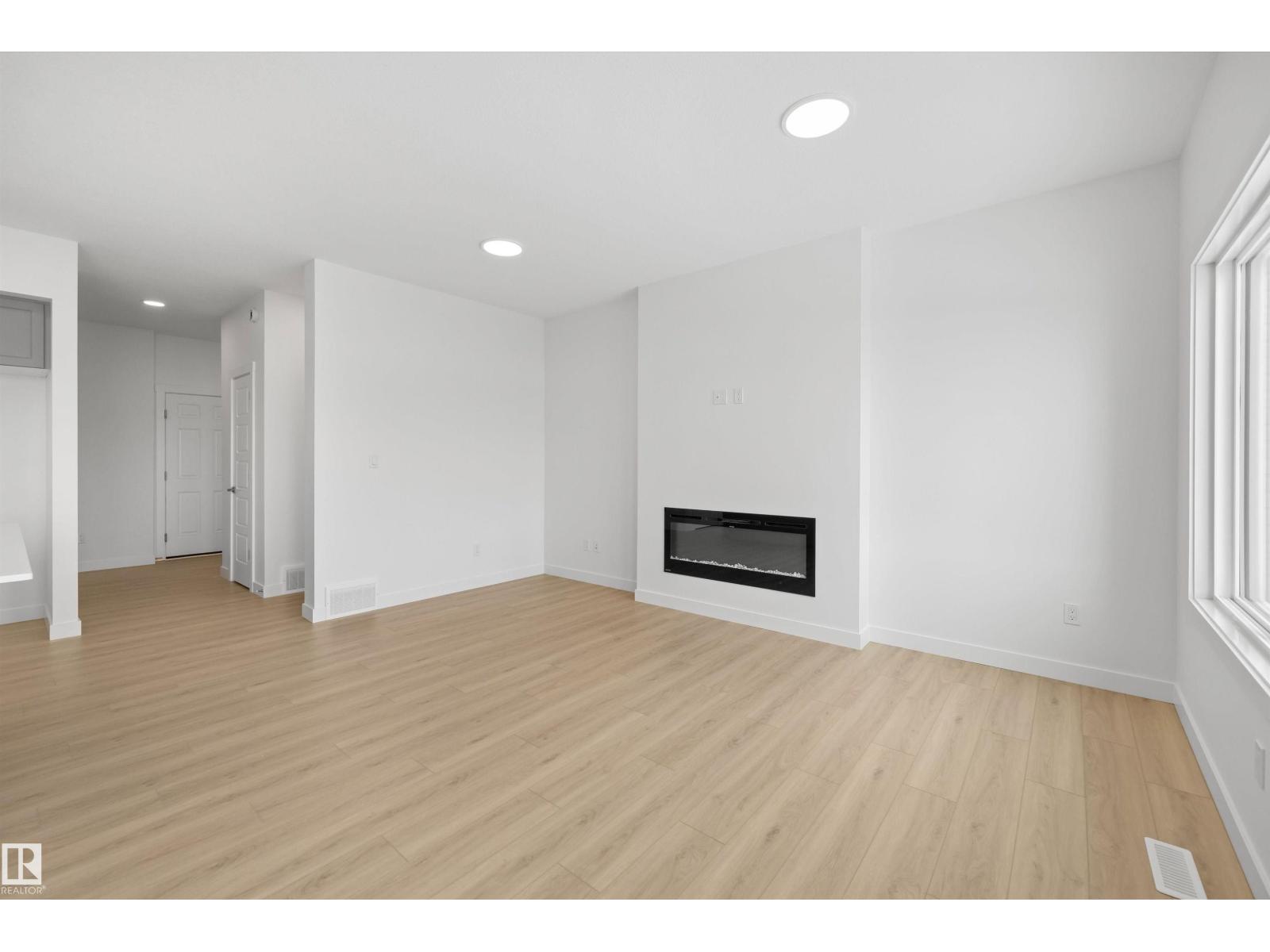 8704 183 AV NW - 15