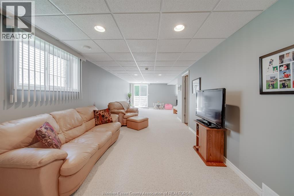 22 VILLA COURT - 24