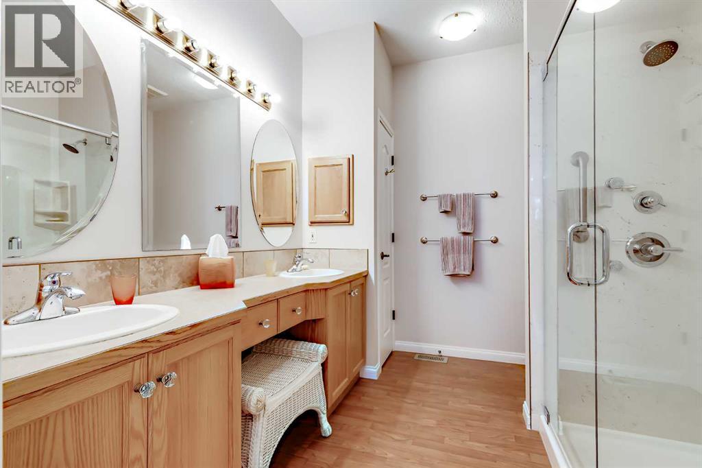66 Royal Manor NW - 16