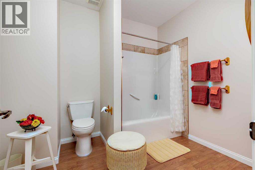 66 Royal Manor NW - 26