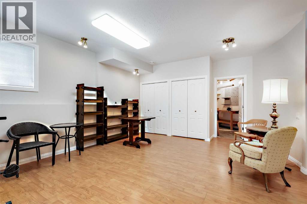 66 Royal Manor NW - 22