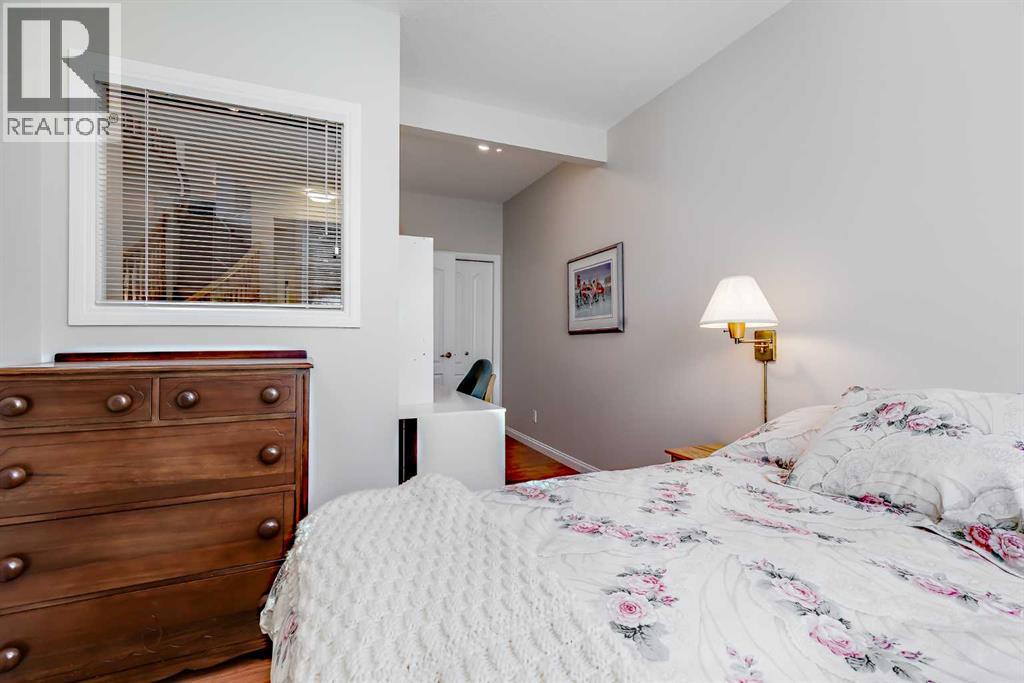 66 Royal Manor NW - 25