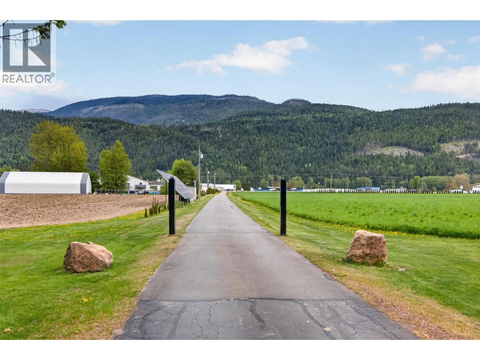 1200 Trans Canada Highway, Sicamous