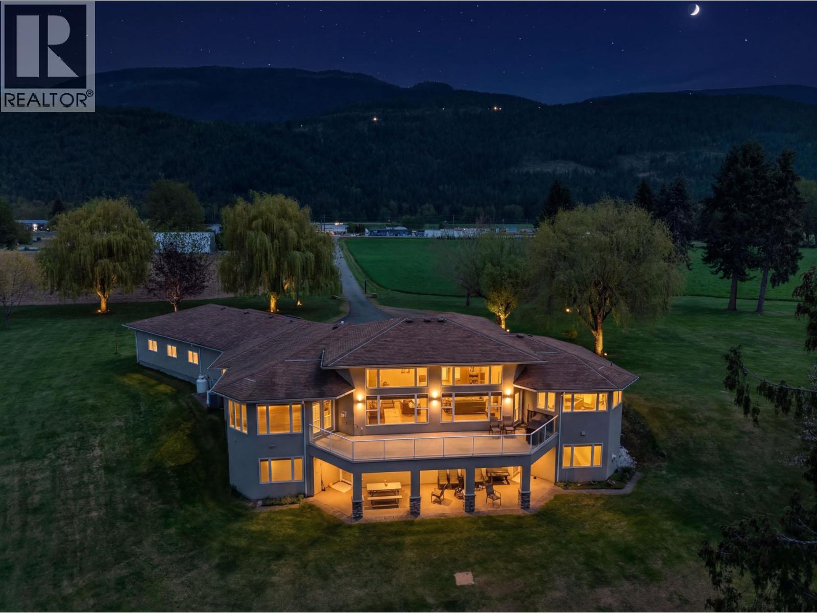 1200 Trans Canada Highway, Sicamous