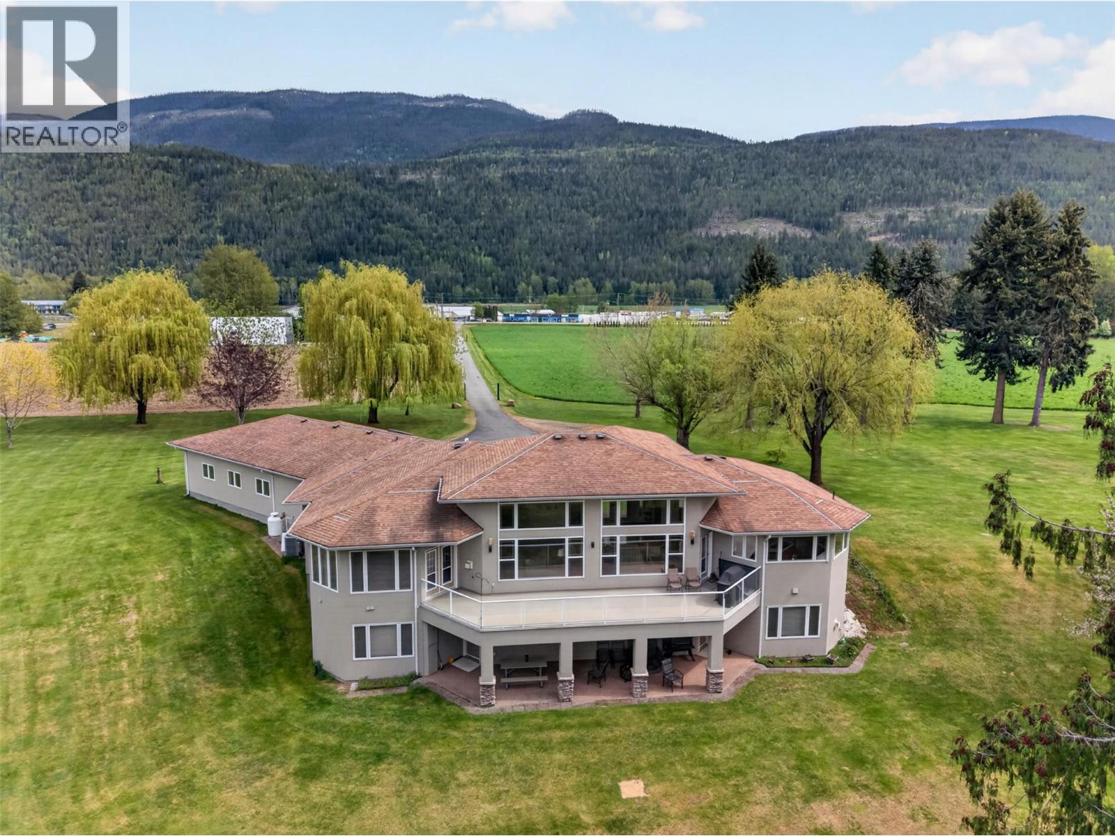 1200 Trans Canada Highway, Sicamous