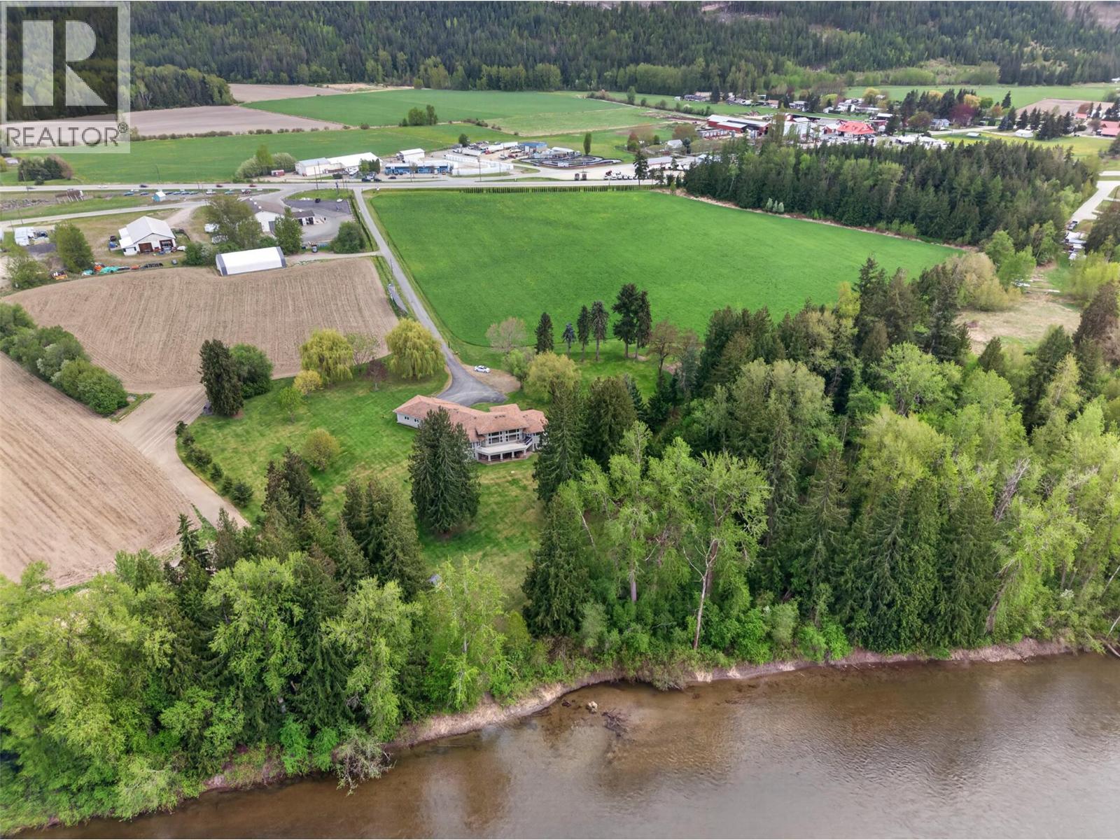 1200 Trans Canada Highway, Sicamous