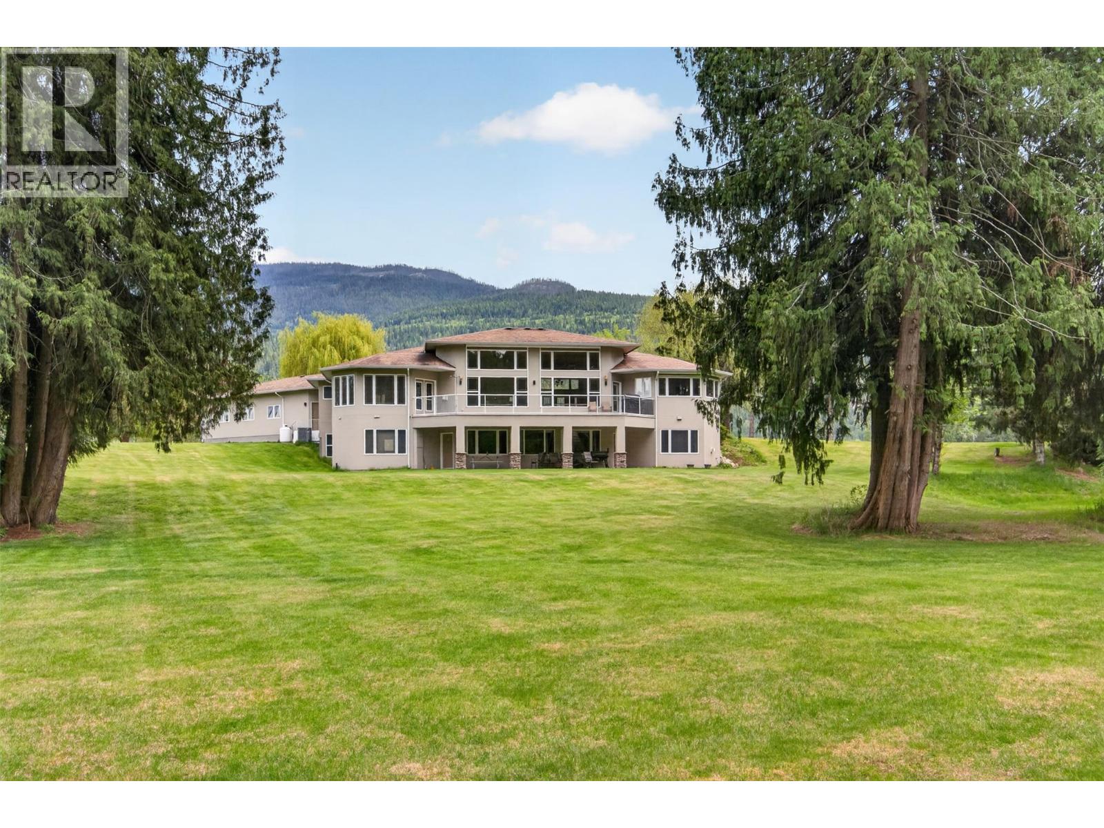 1200 Trans Canada Highway, Sicamous