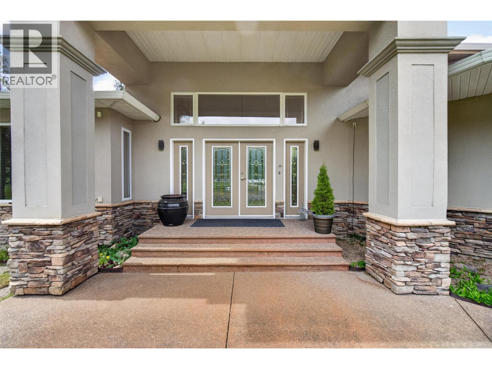 1200 Trans Canada Highway, Sicamous