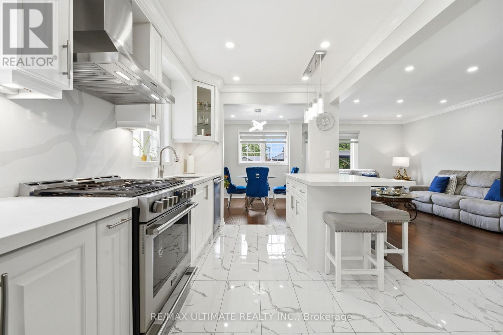 37 CATHY JEAN CRESCENT - 1