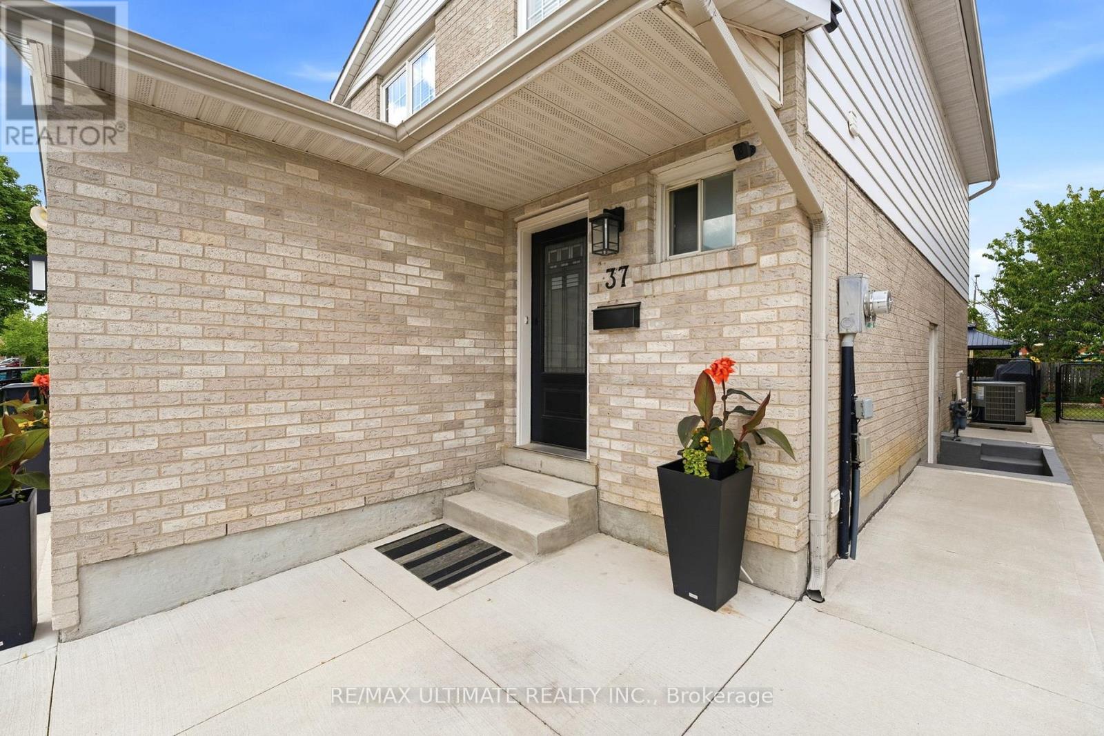 37 CATHY JEAN CRESCENT - 3