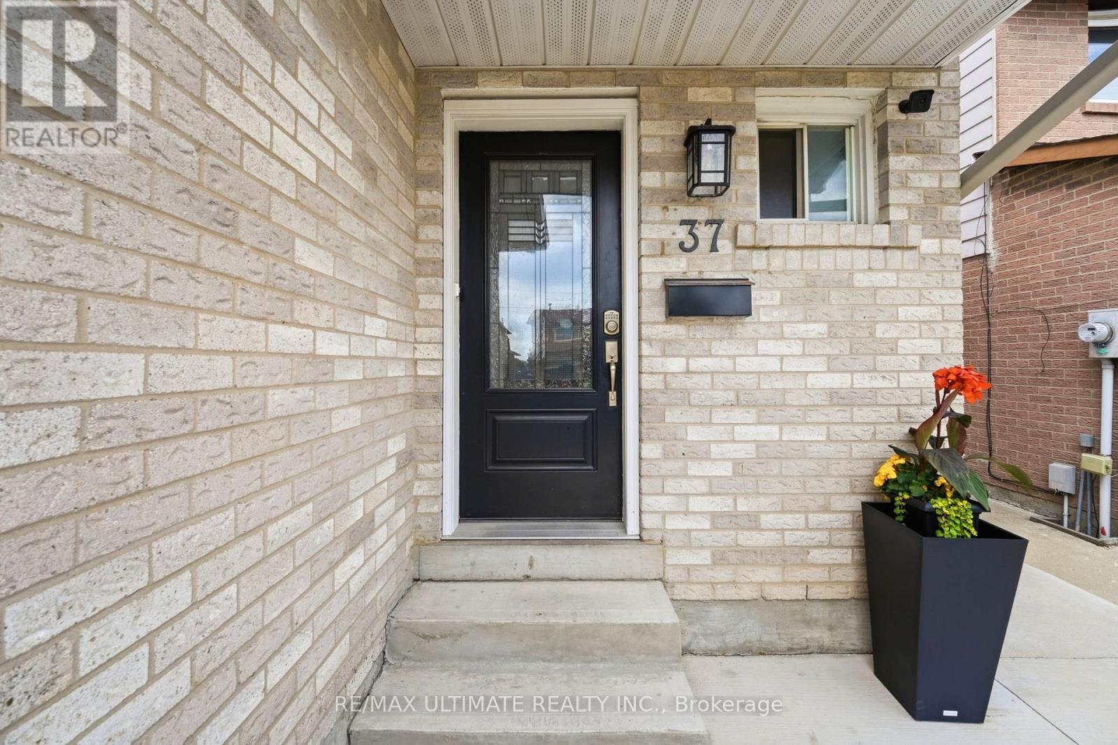 37 CATHY JEAN CRESCENT - 4
