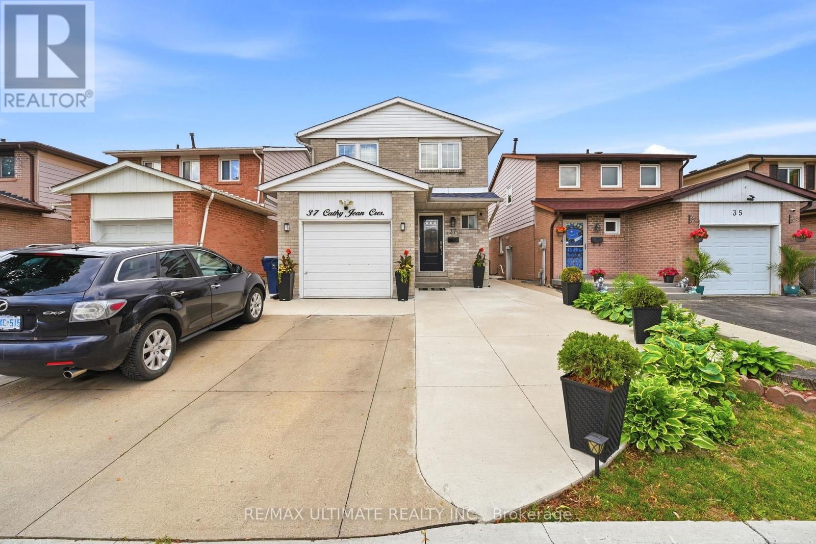 37 CATHY JEAN CRESCENT - 2