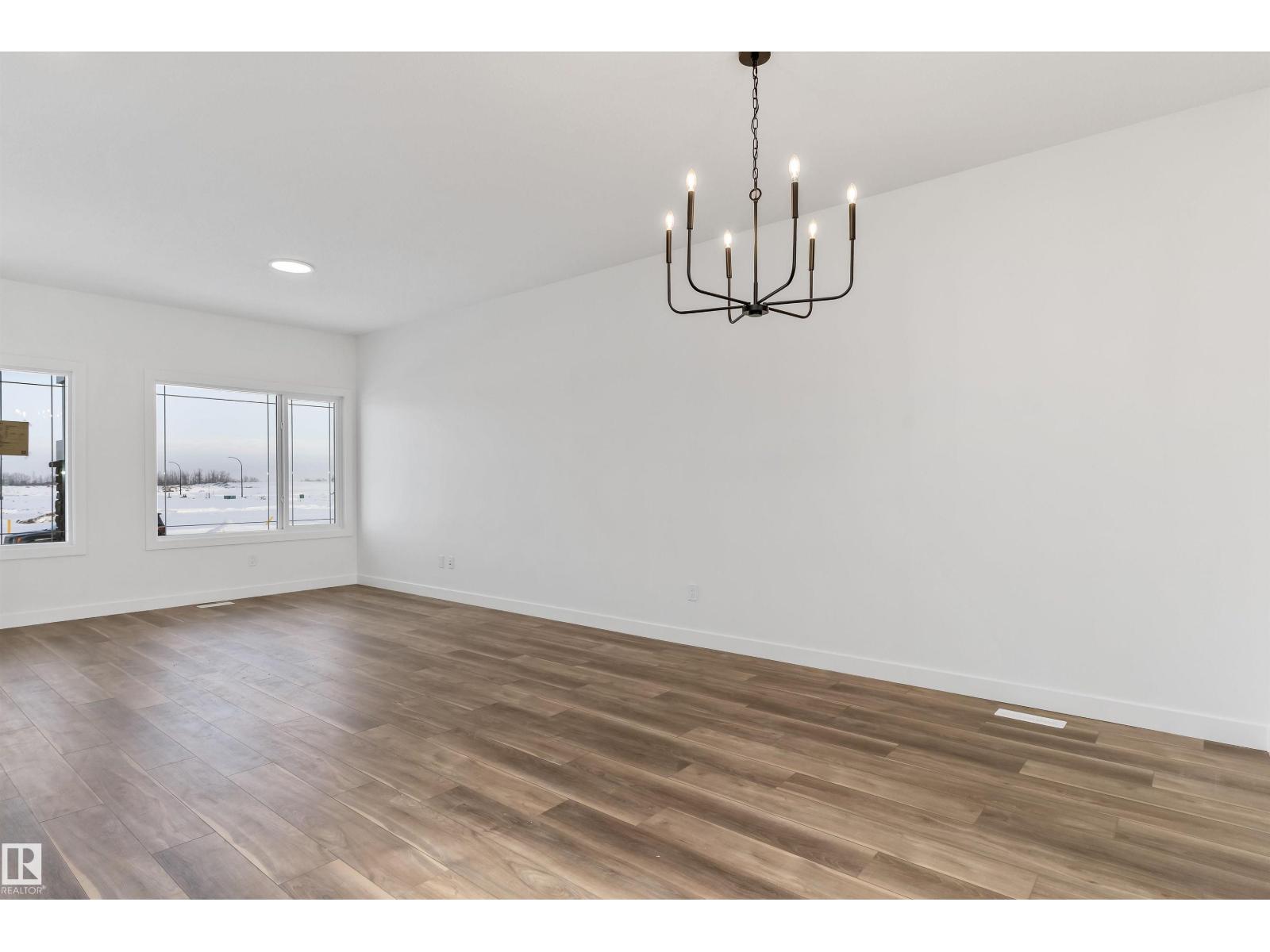 1068 MCLEOD AV - 10