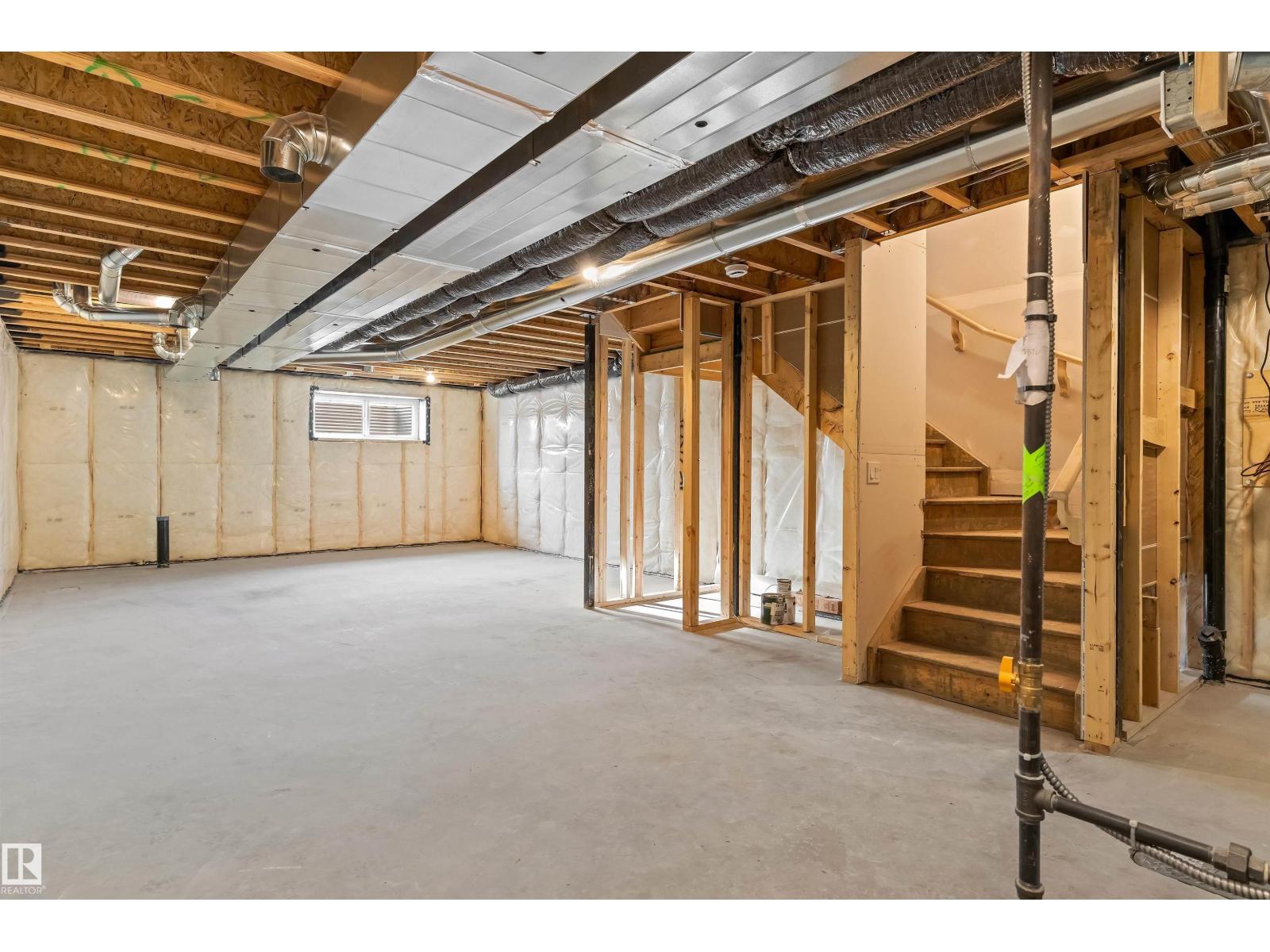 1068 MCLEOD AV - 35