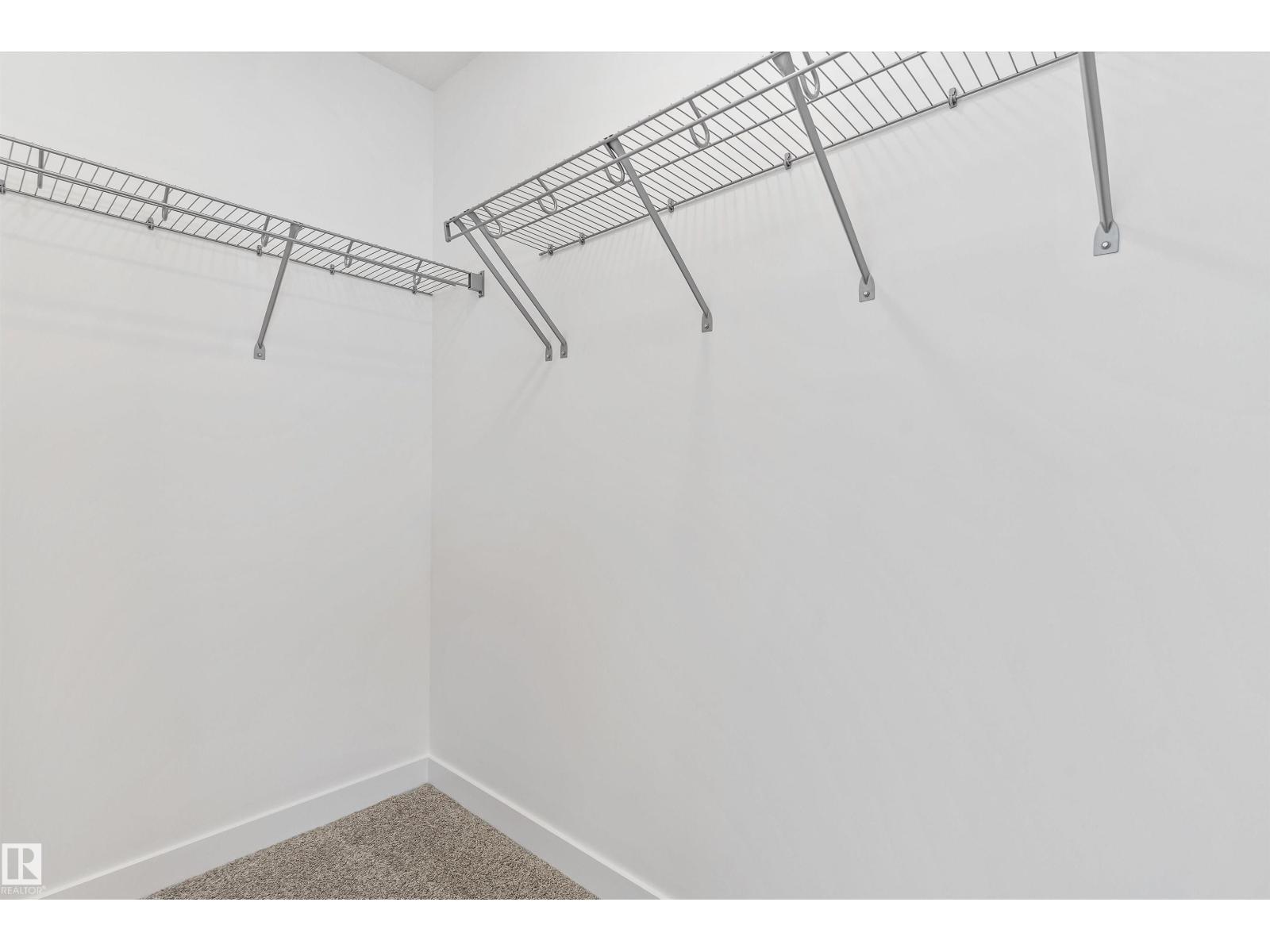 1068 MCLEOD AV - 34
