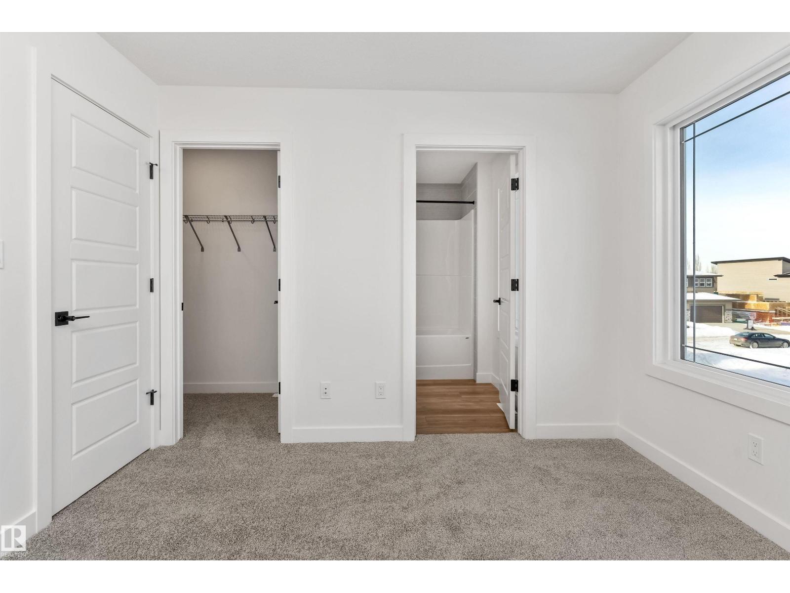 1068 MCLEOD AV - 32