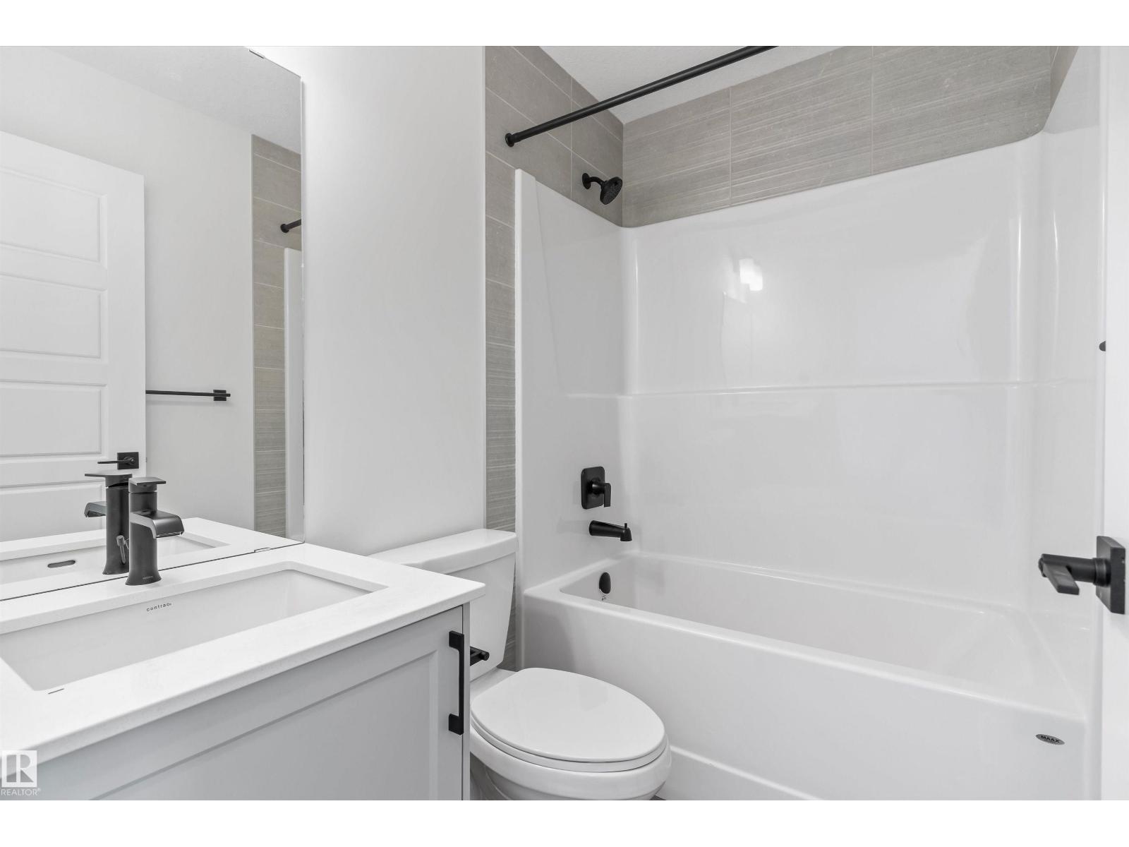 1068 MCLEOD AV - 28