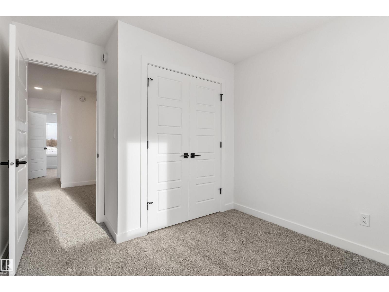 1068 MCLEOD AV - 23