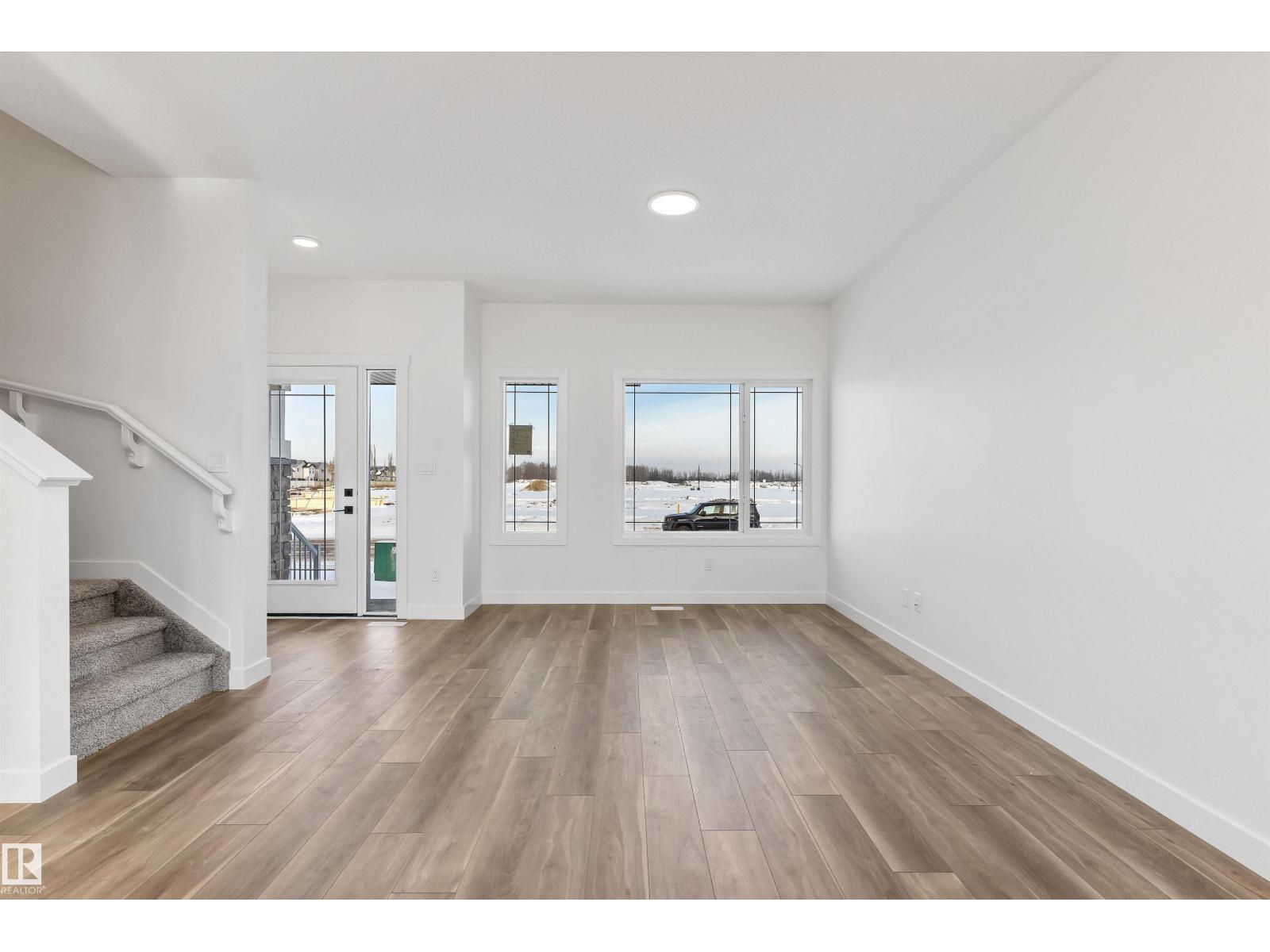 1068 MCLEOD AV - 5