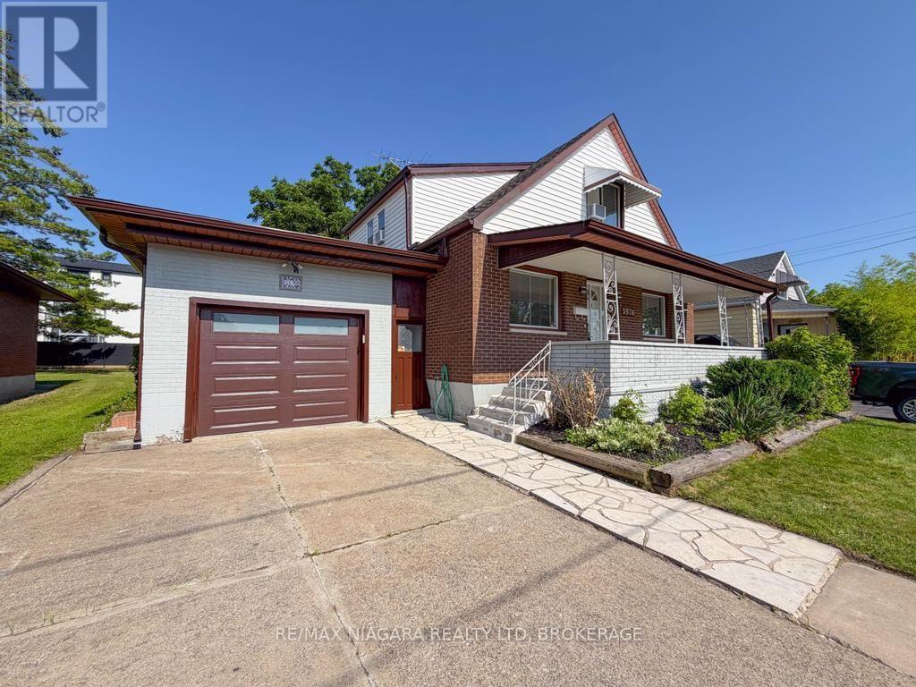 5576 DESSON AVENUE - 1