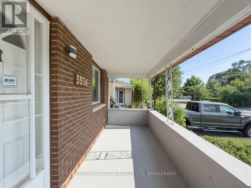 5576 DESSON AVENUE - 3