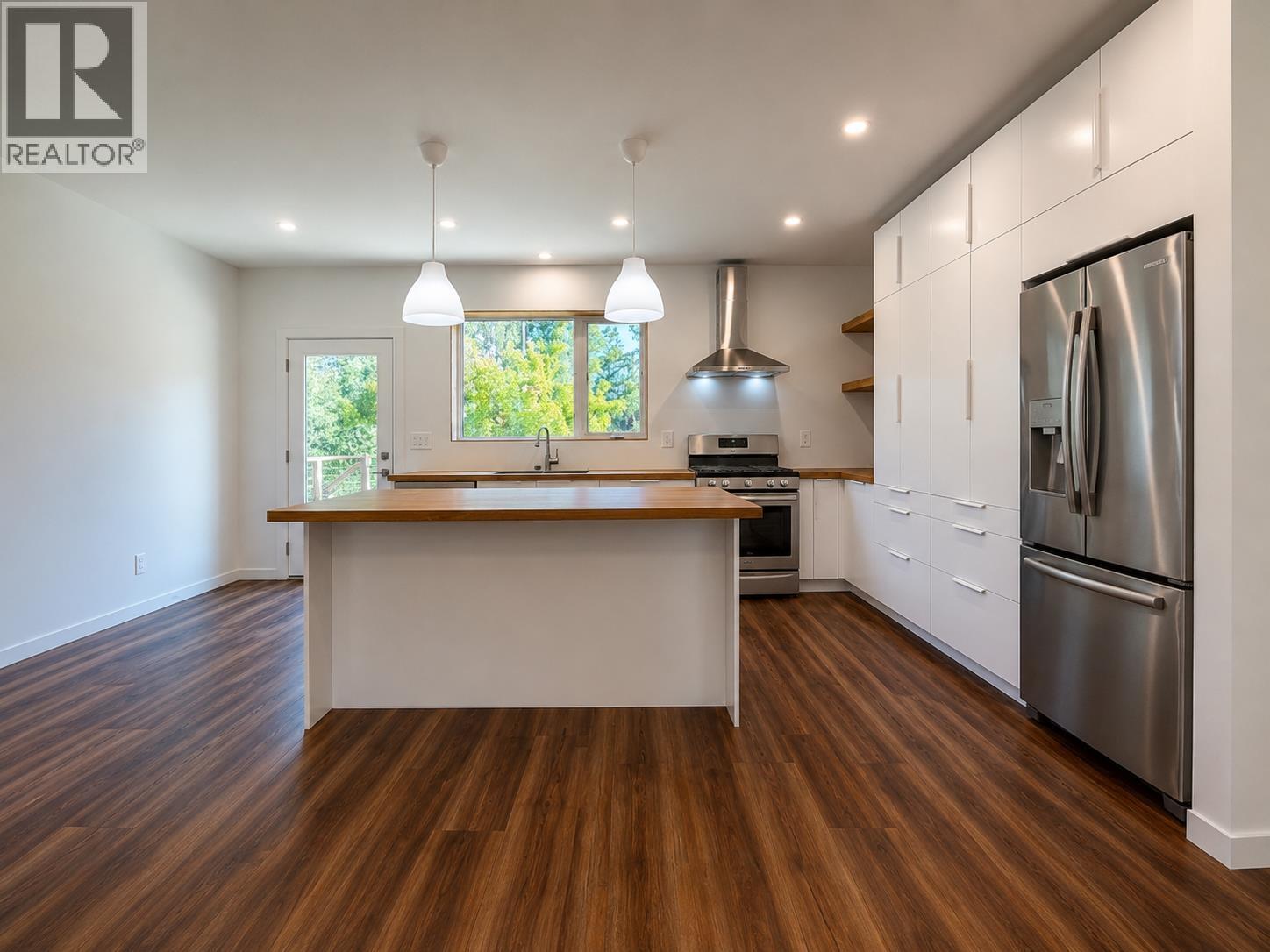 1821 SPRUCE DRIVE - 8