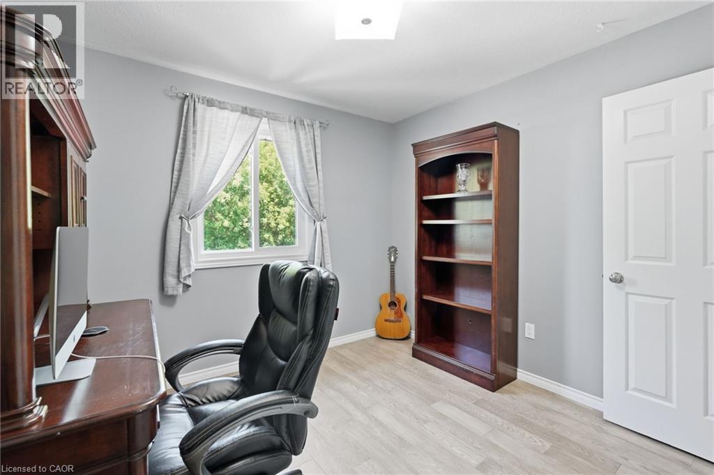 40 MAICH Crescent - 21