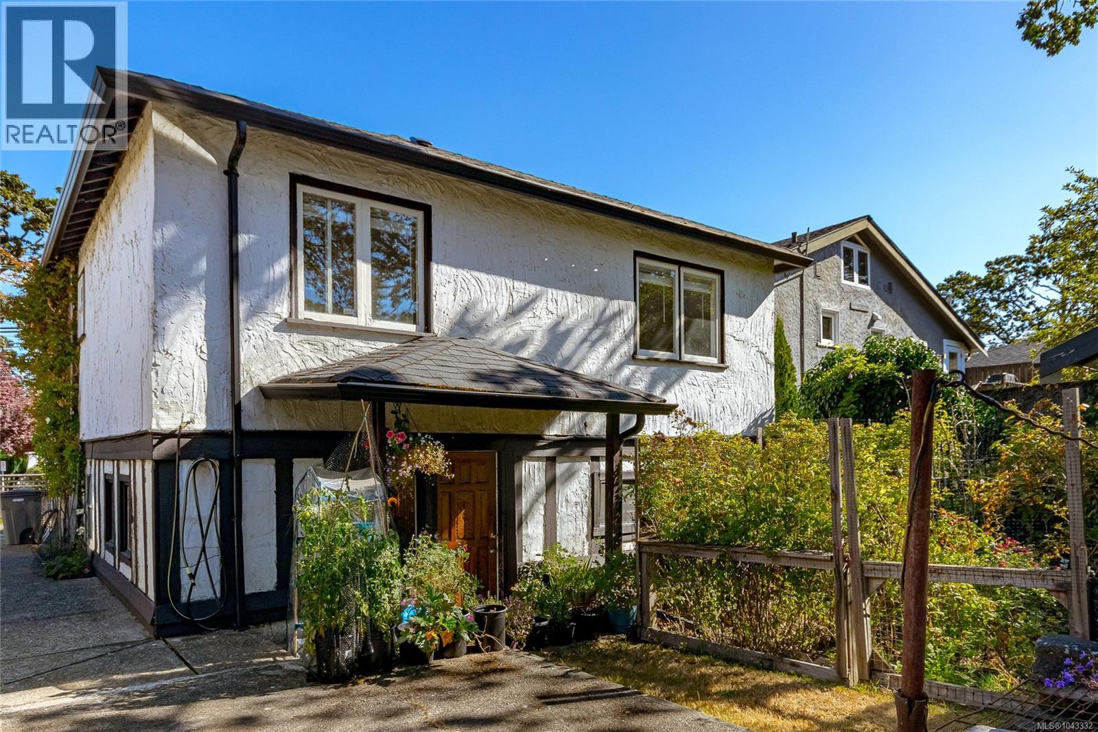 1645 Haultain St - 1
