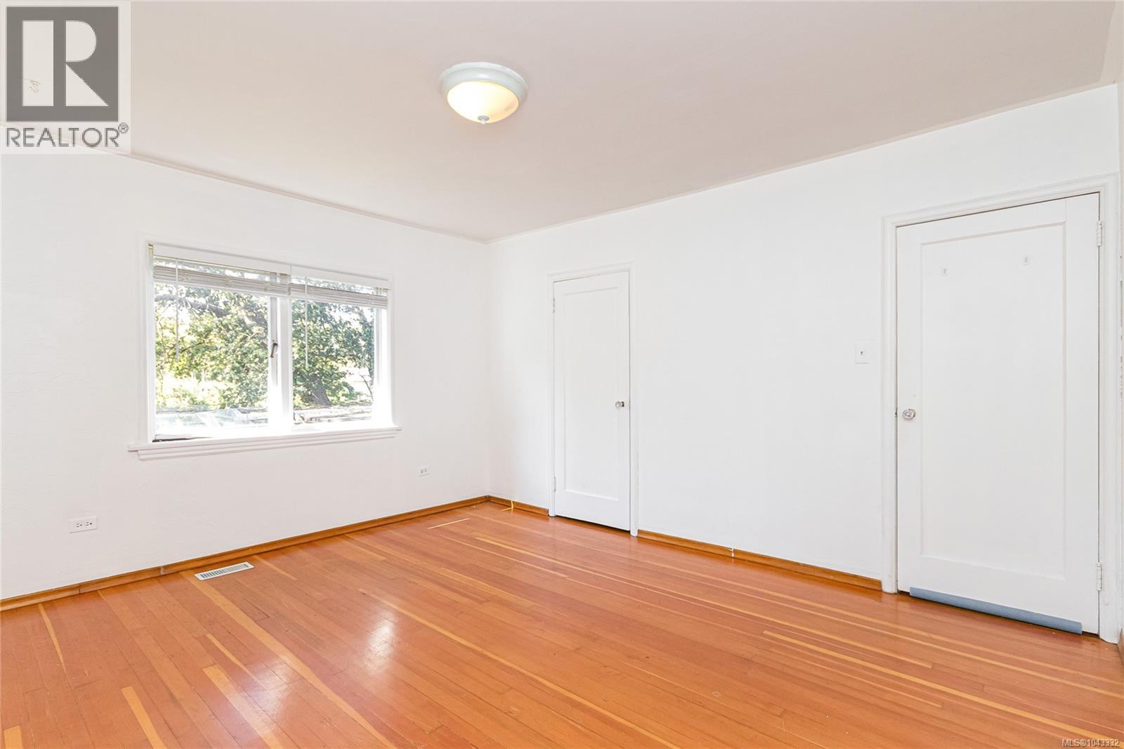 1645 Haultain St - 11
