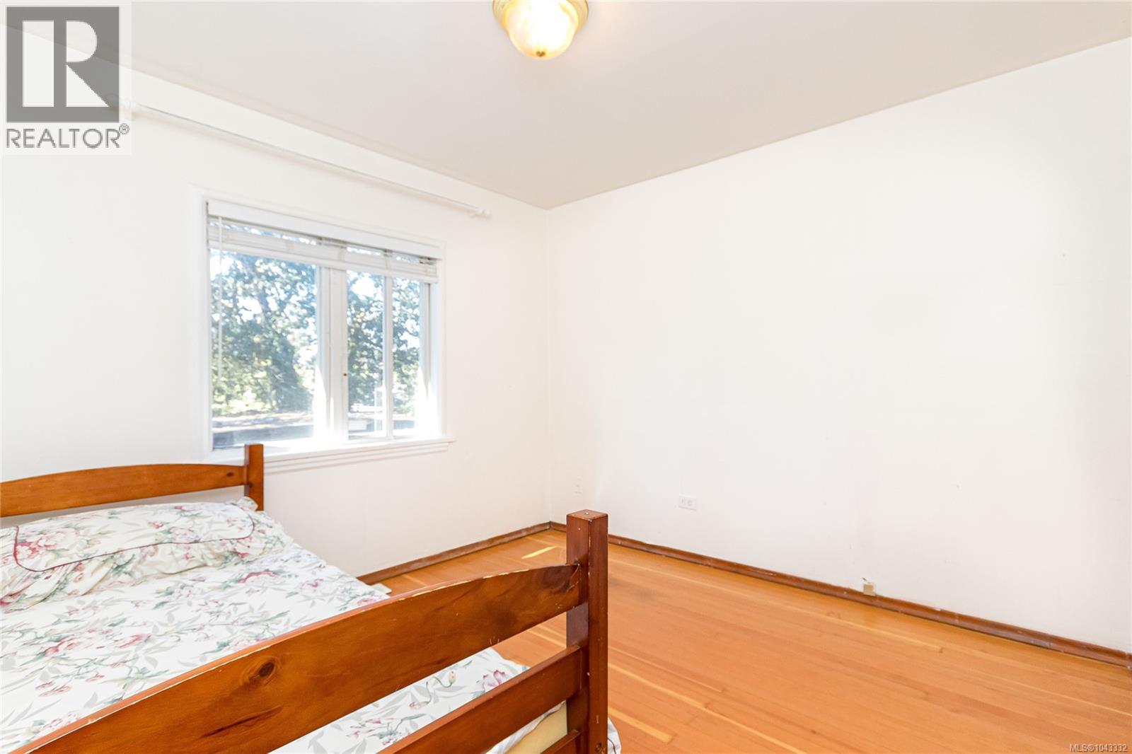 1645 Haultain St - 13