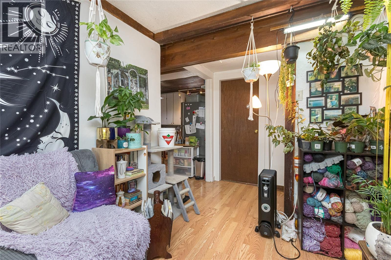1645 Haultain St - 19