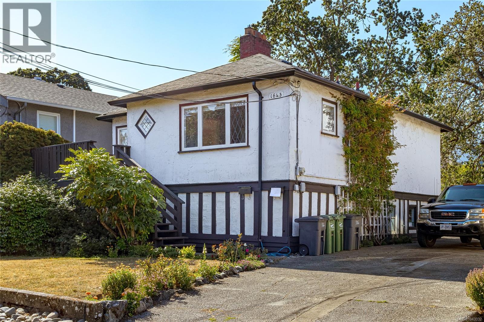 1645 Haultain St - 2