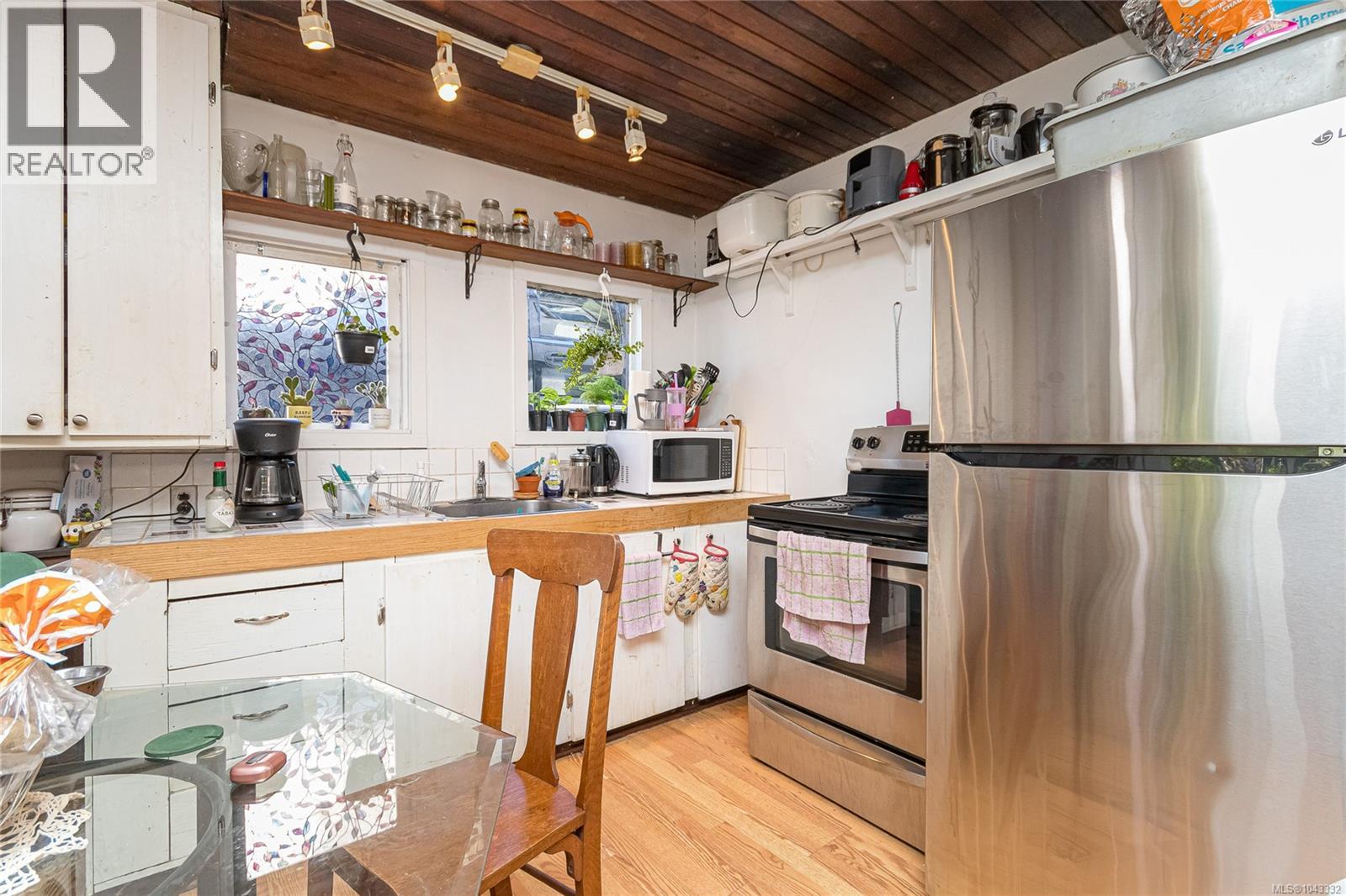 1645 Haultain St - 20